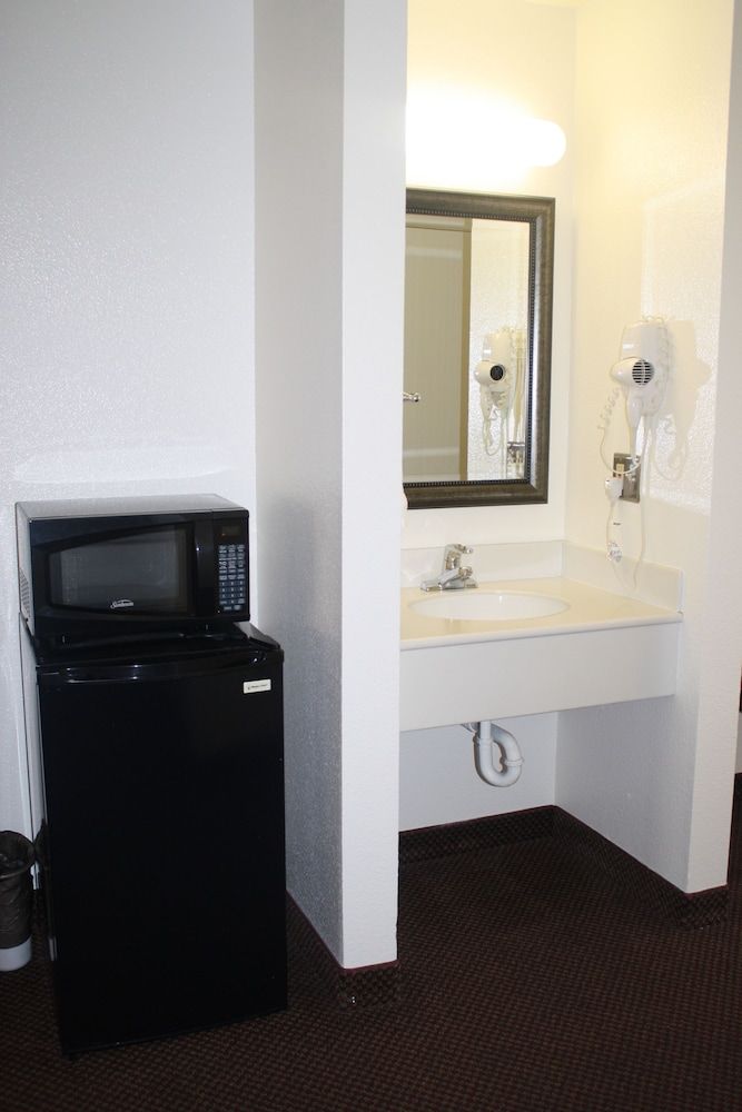 Airport Inn Room, 2 Queen Beds 8