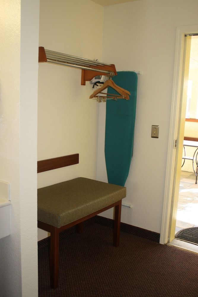 Airport Inn Room, 1 King Bed 13