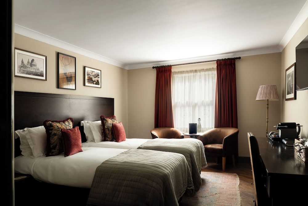 undefined The Rose & Crown Wimbledon