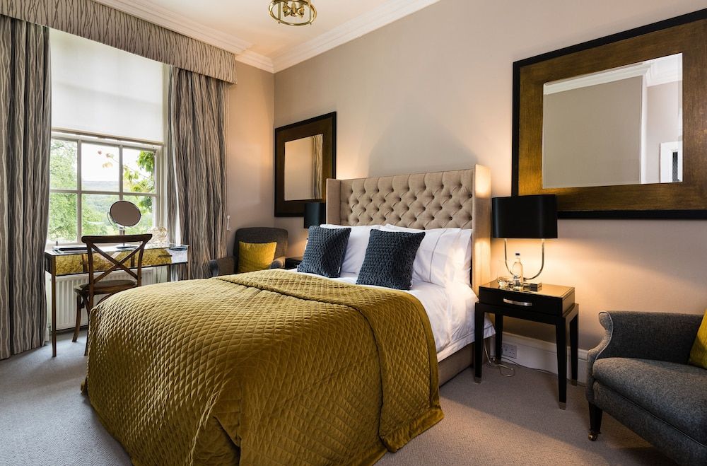 Luxury Suite, 1 King Bed, Garden View (The Georgian)