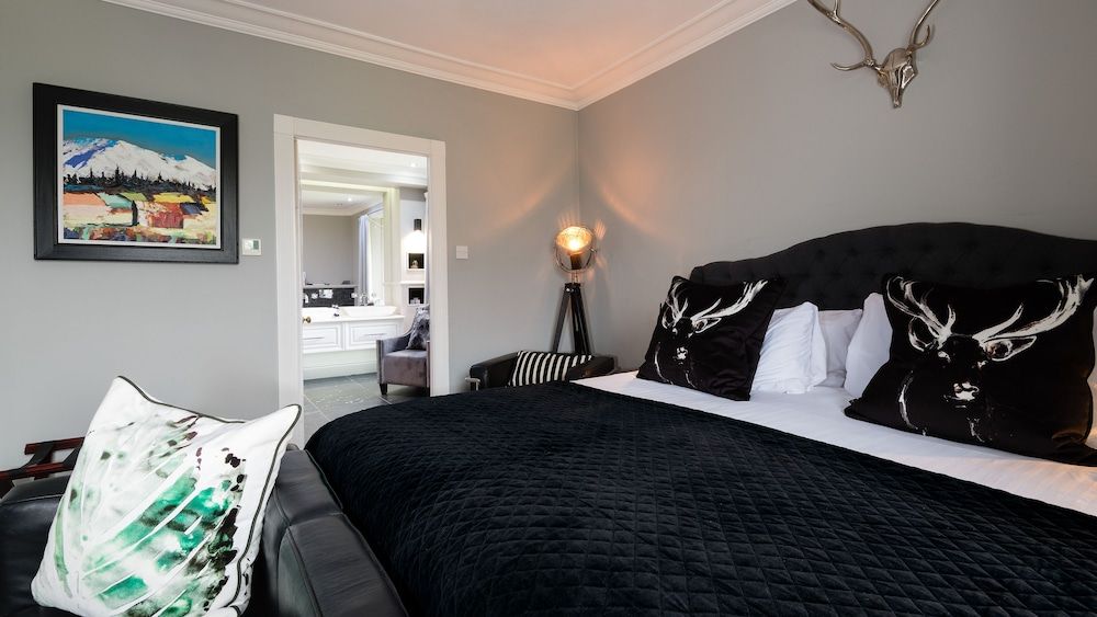 Romantic Room, 1 King Bed, Garden View (Paddock)