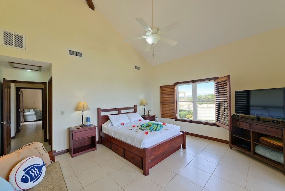 Seiri del Mar Luxury Villa, 3 Bedrooms, Balcony, Beachside 3