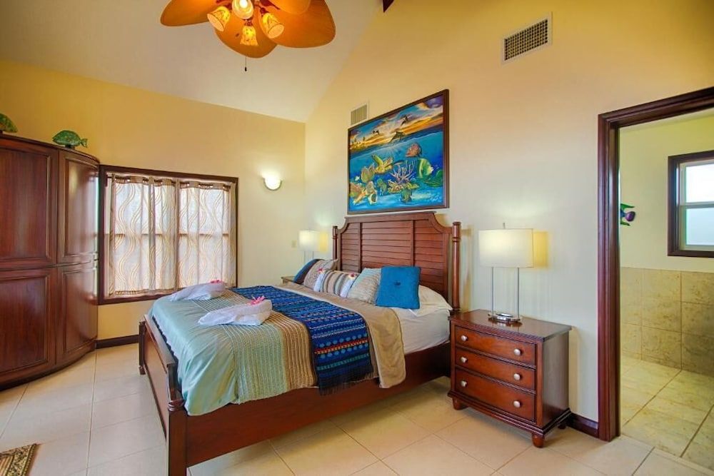 Seiri del Mar Luxury Villa, 3 Bedrooms, Balcony, Beachside 4