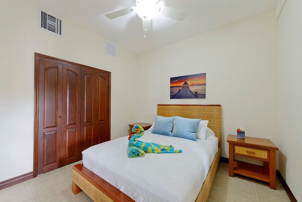 Seiri del Mar Deluxe Villa, 2 Bedrooms, 2 Bathrooms, Beachside 3