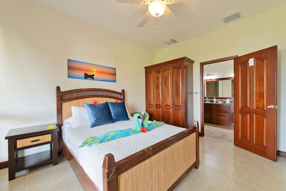 Seiri del Mar Deluxe Villa, 2 Bedrooms, 2 Bathrooms, Beachside 5