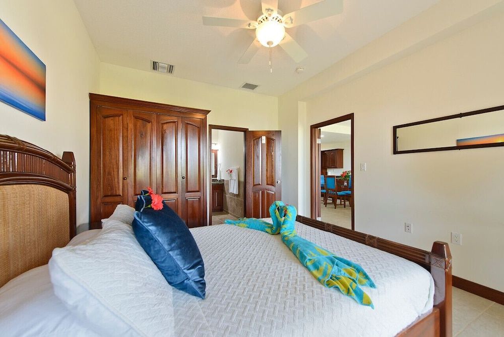 Seiri del Mar Deluxe Villa, 2 Bedrooms, 2 Bathrooms, Beachside