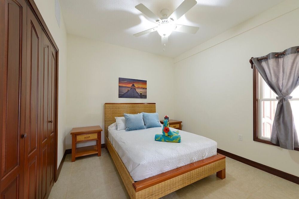 Seiri del Mar Deluxe Villa, 2 Bedrooms, 2 Bathrooms, Beachside 2