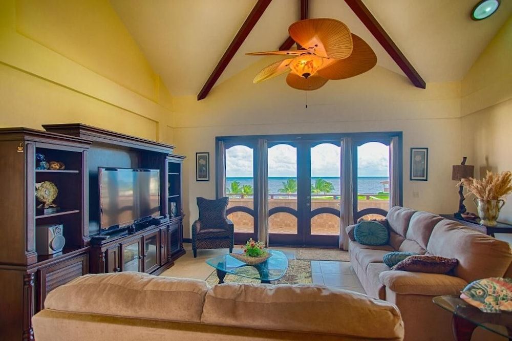 Seiri del Mar Luxury Villa, 3 Bedrooms, Balcony, Beachside 10