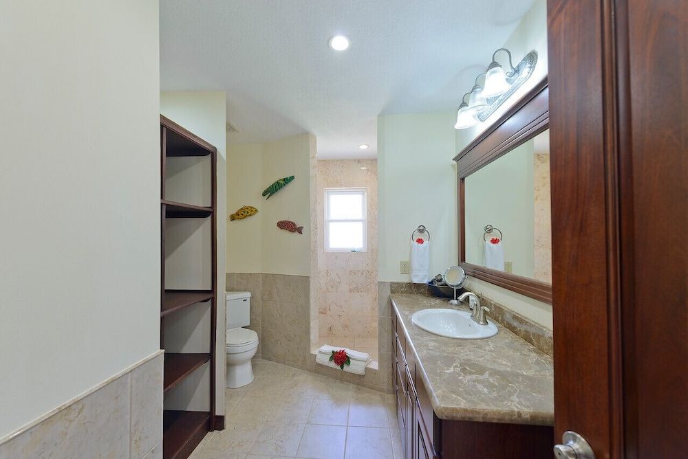 Seiri del Mar Luxury Villa, 3 Bedrooms, Balcony, Beachside 8