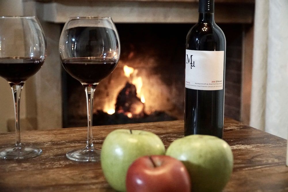 Xenonas Iresioni Family Room, Fireplace (Maisonette with Attic) 6