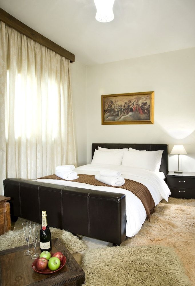 Xenonas Iresioni Double Room, Fireplace 2