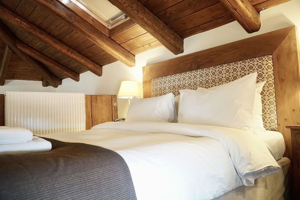 Xenonas Iresioni Family Room, Fireplace (Maisonette with Attic) 7