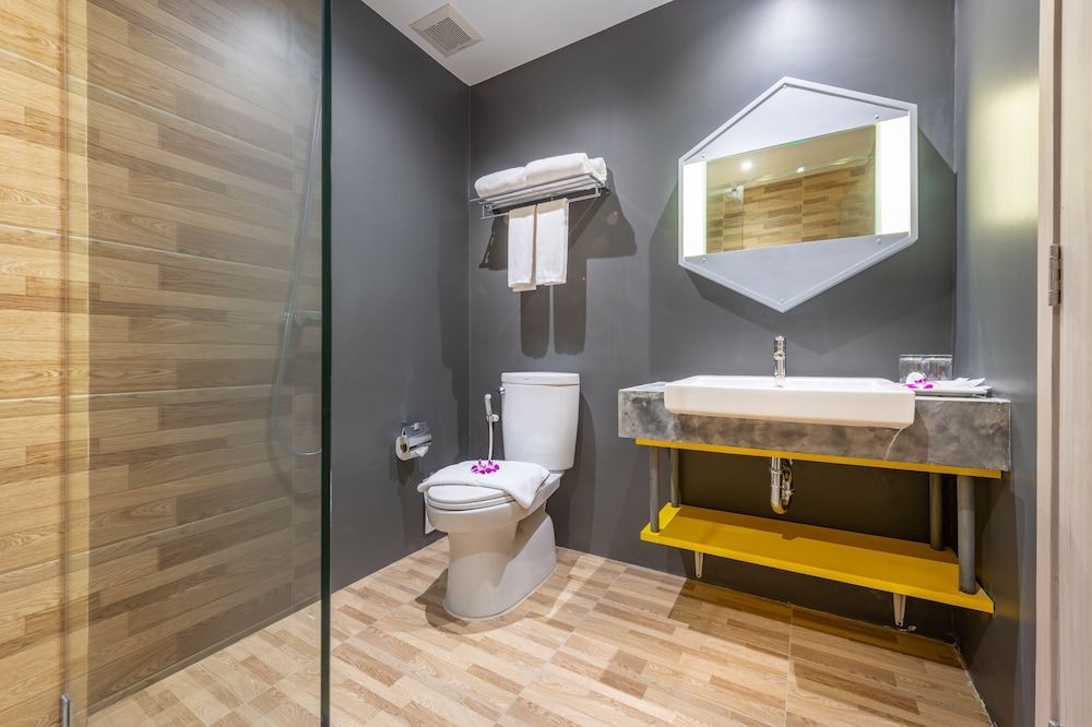 Beehive Boutique Hotel Phuket Junior Double Room 6