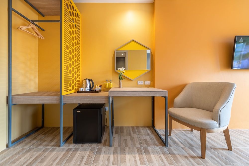 Beehive Boutique Hotel Phuket Deluxe Room 12