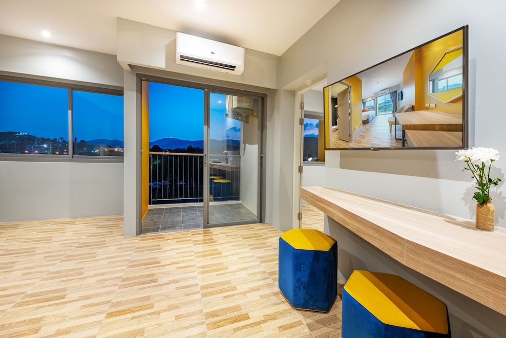 Beehive Boutique Hotel Phuket Junior Double Room 2