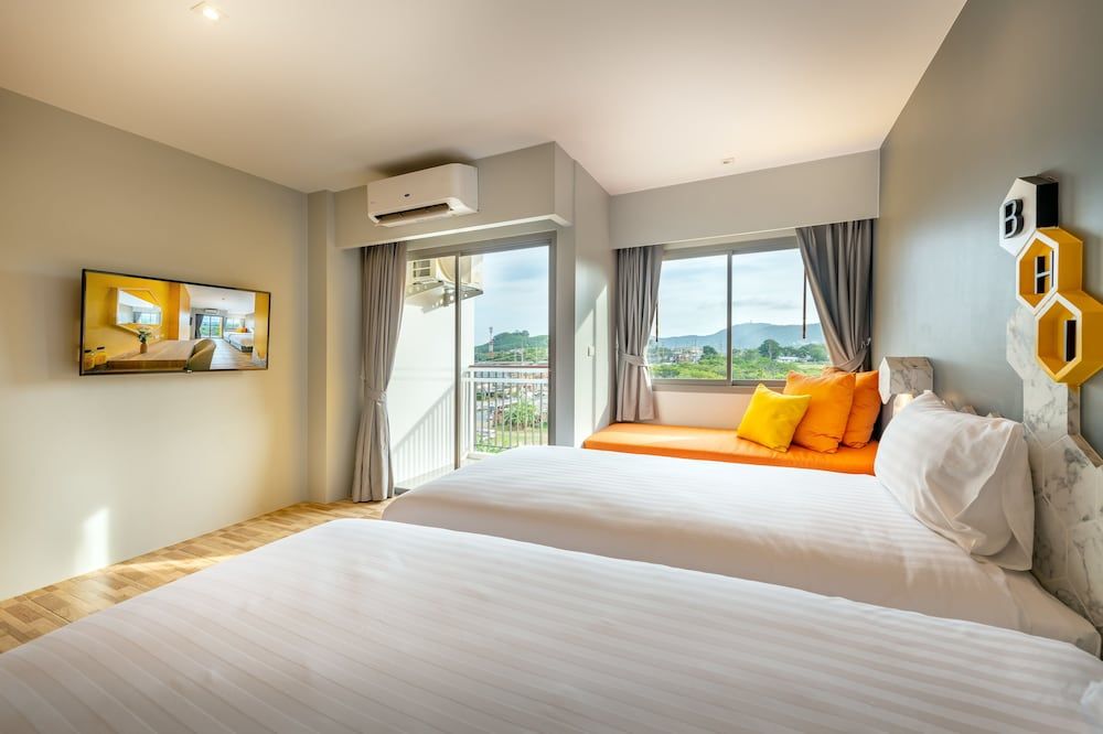 Beehive Boutique Hotel Phuket Deluxe Room 4