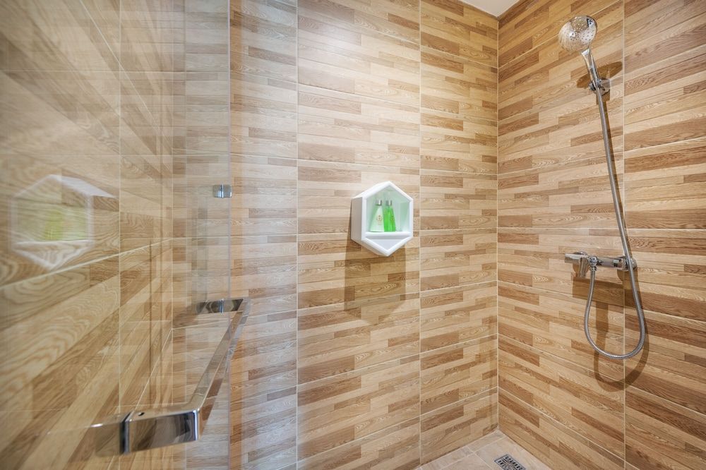 Beehive Boutique Hotel Phuket Junior Double Room 5