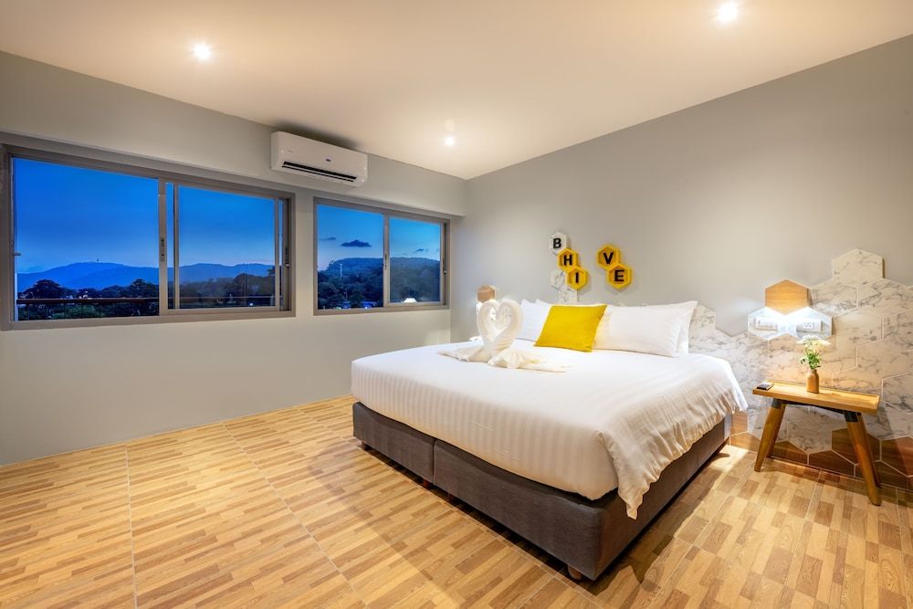 Beehive Boutique Hotel Phuket Junior Double Room 4