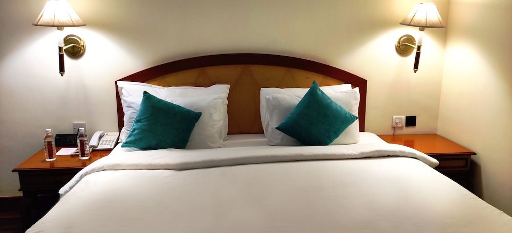 Ambassador Ajanta Hotel Deluxe Room Twin 3