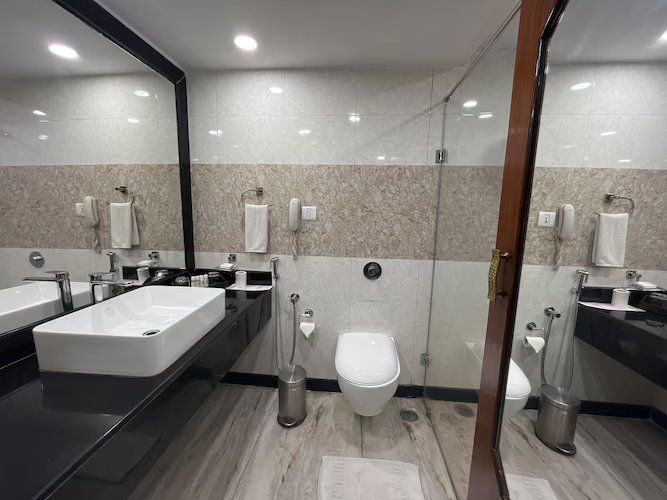 Ambassador Ajanta Hotel Deluxe Room Twin 4