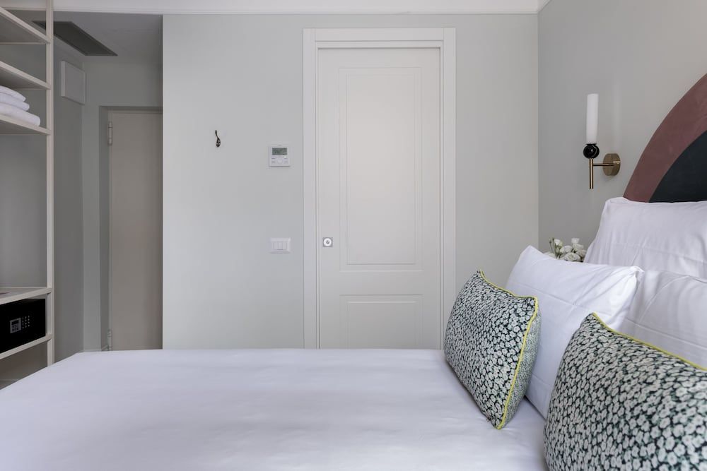 Numa Rome Portico Standard Room 4