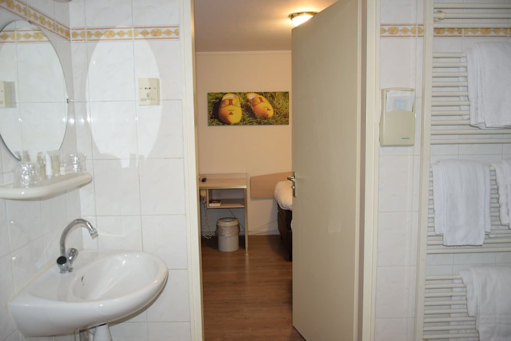 Prinsengracht Hotel Quadruple Room, Garden Area 8