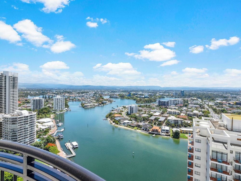 Towers of Chevron - Private Apartments Two-Bedroom Apartment with Ocean View (High Floor) 5