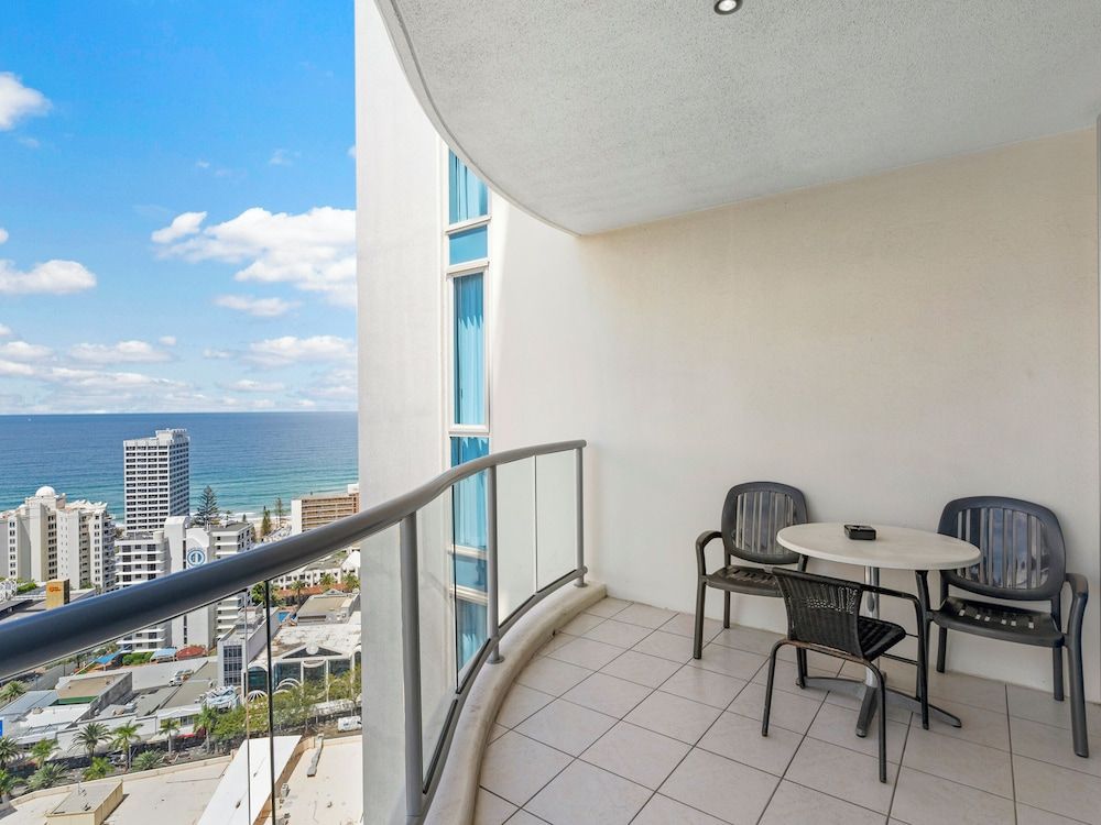 Towers of Chevron - Private Apartments Two-Bedroom Apartment with Ocean View (High Floor) 4