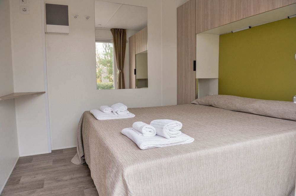 Chalet, 2 Bedrooms (Living)