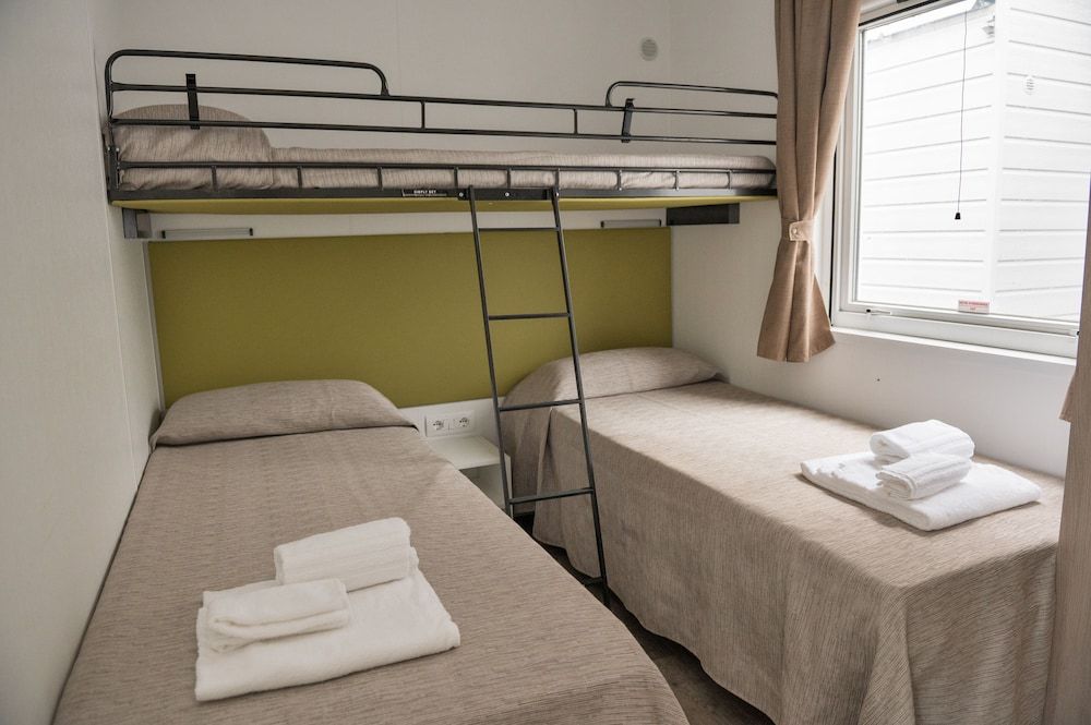 Chalet, 2 Bedrooms (Living)