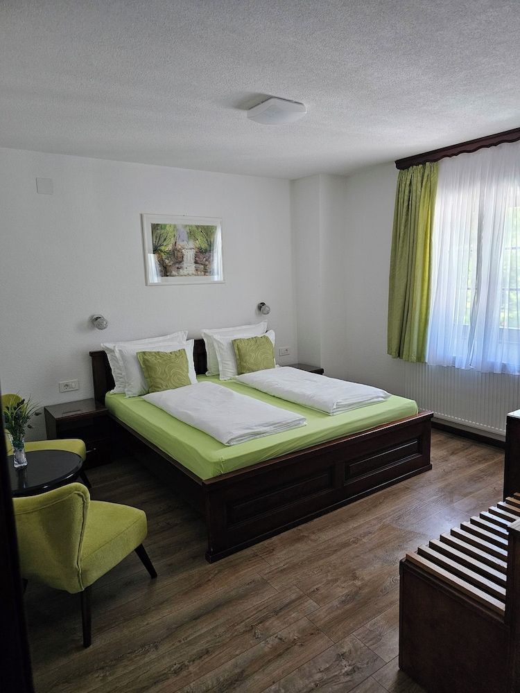 undefined Pansion Breza