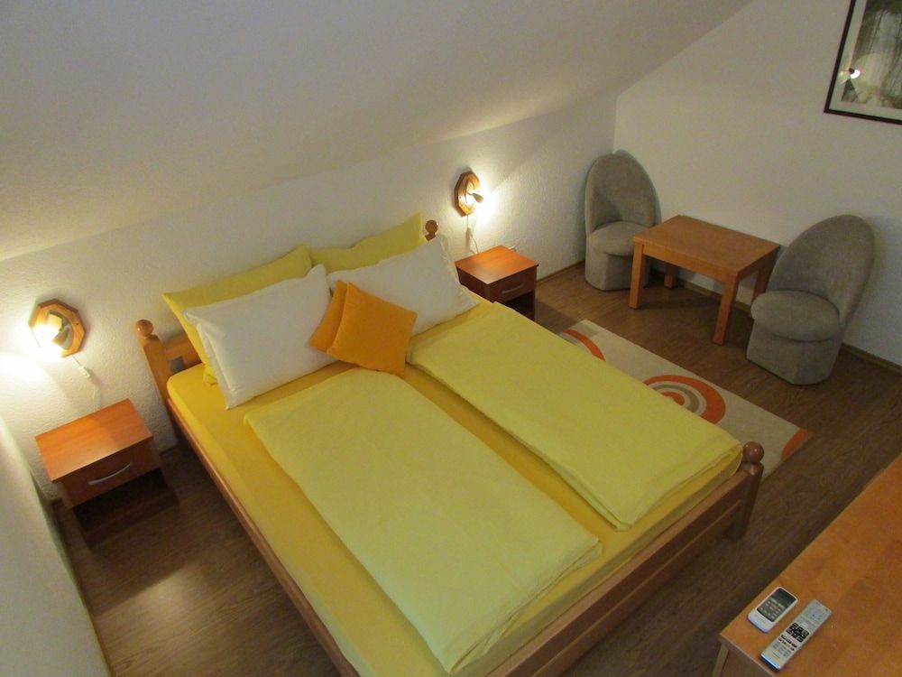 Pansion Breza Standard Double Room, 1 Queen Bed, Mountain View 2