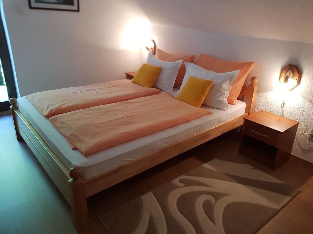 Pansion Breza Standard Double Room, 1 Queen Bed, Mountain View 3