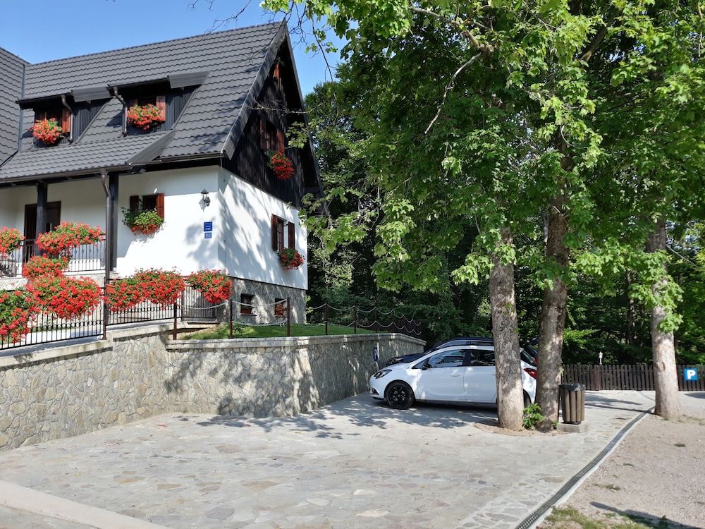 undefined Pansion Breza 8