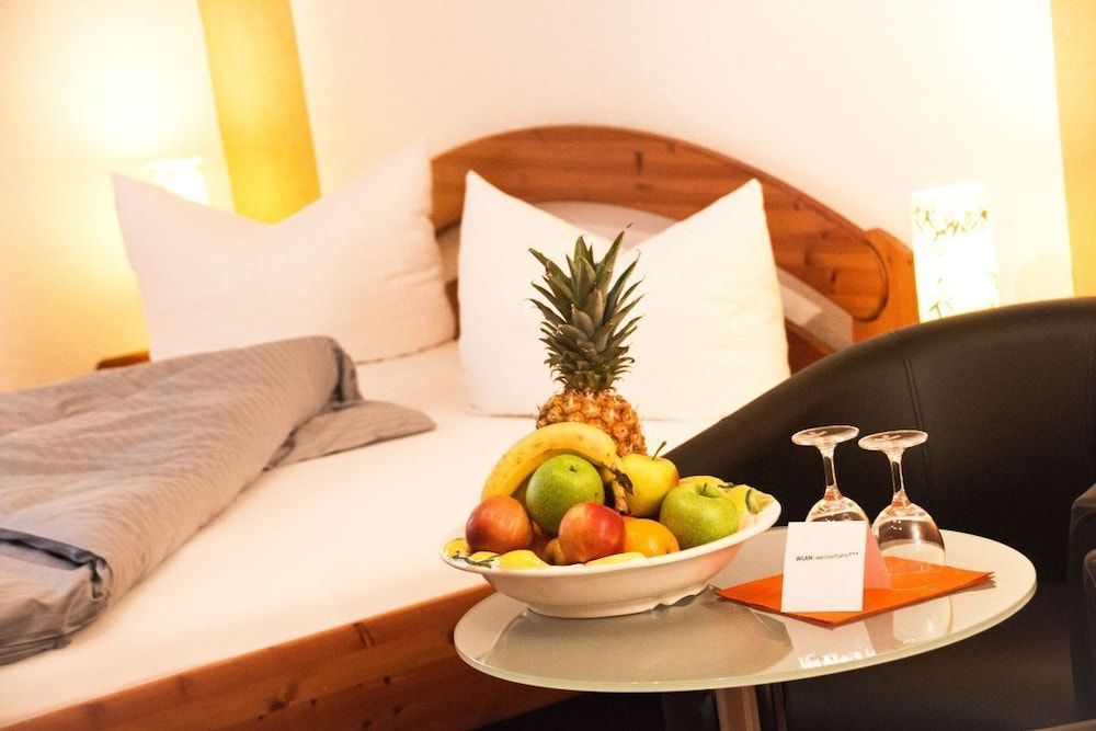 Landhotel Weißer Hahn Basic Single Room 2