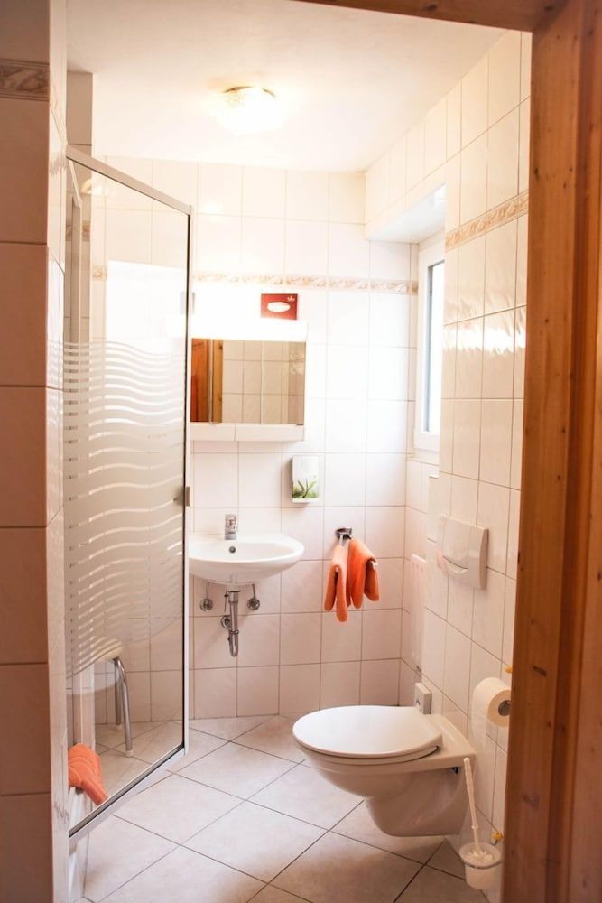 Landhotel Weißer Hahn Basic Single Room 5