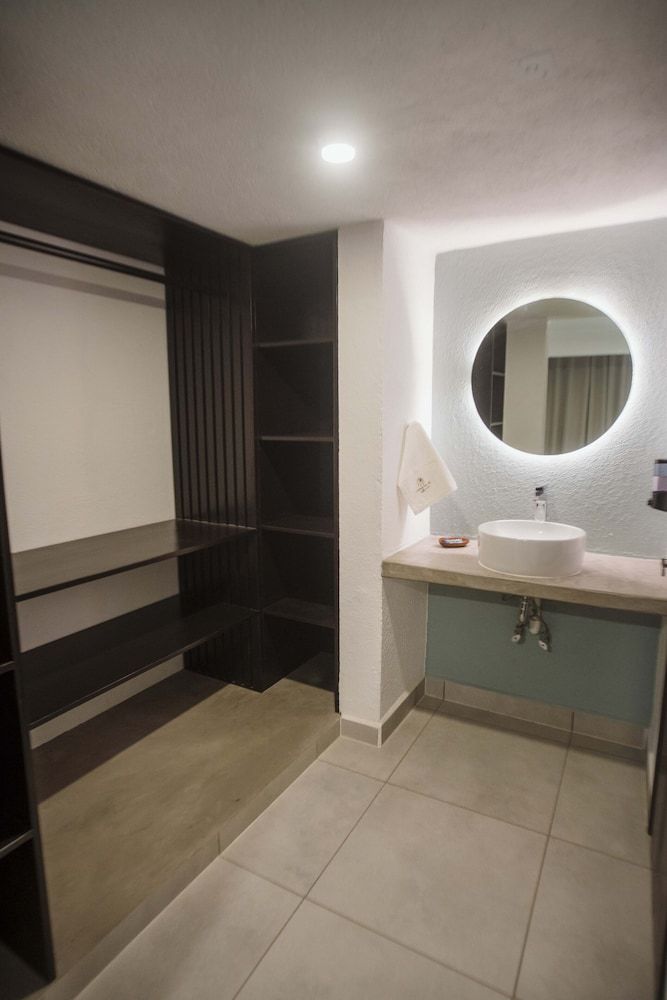 Hotel Camino Del Sol Grand Room 5