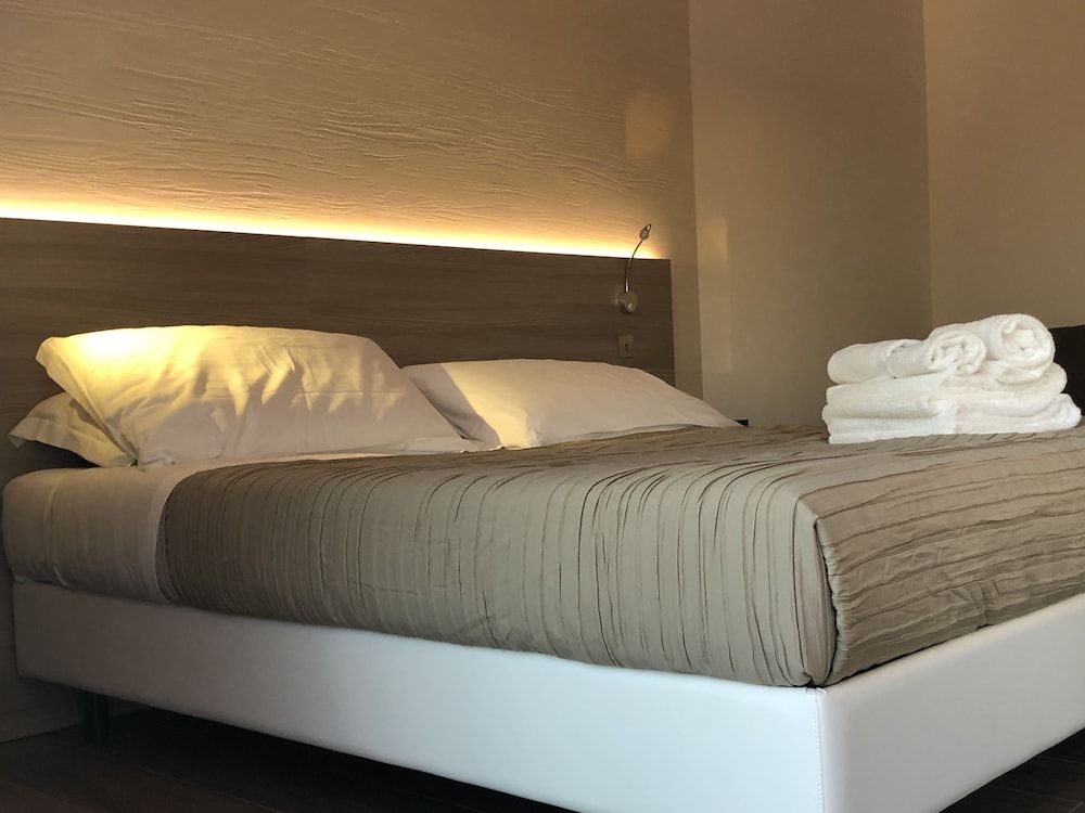 Superior Room, 1 King Bed, Patio