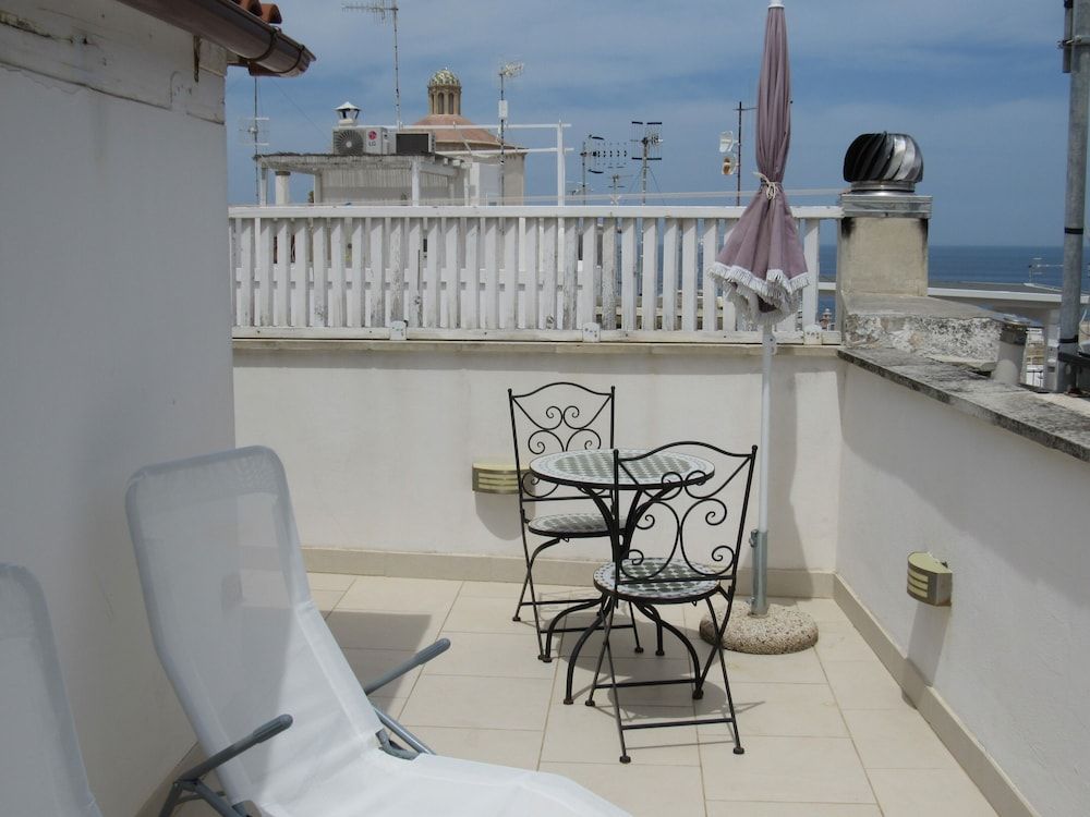 Vicolo Fiorito B&B Deluxe Room, Balcony 8