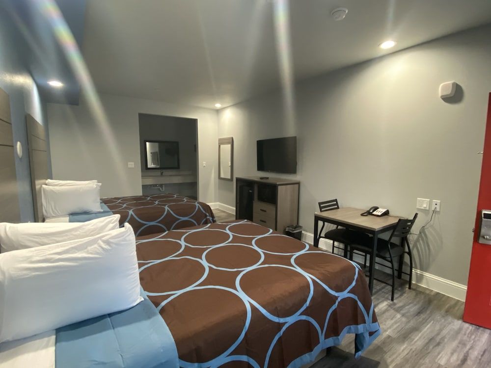 Lone Star Inn - Dickinson Standard Double Room, 2 Queen Beds 3