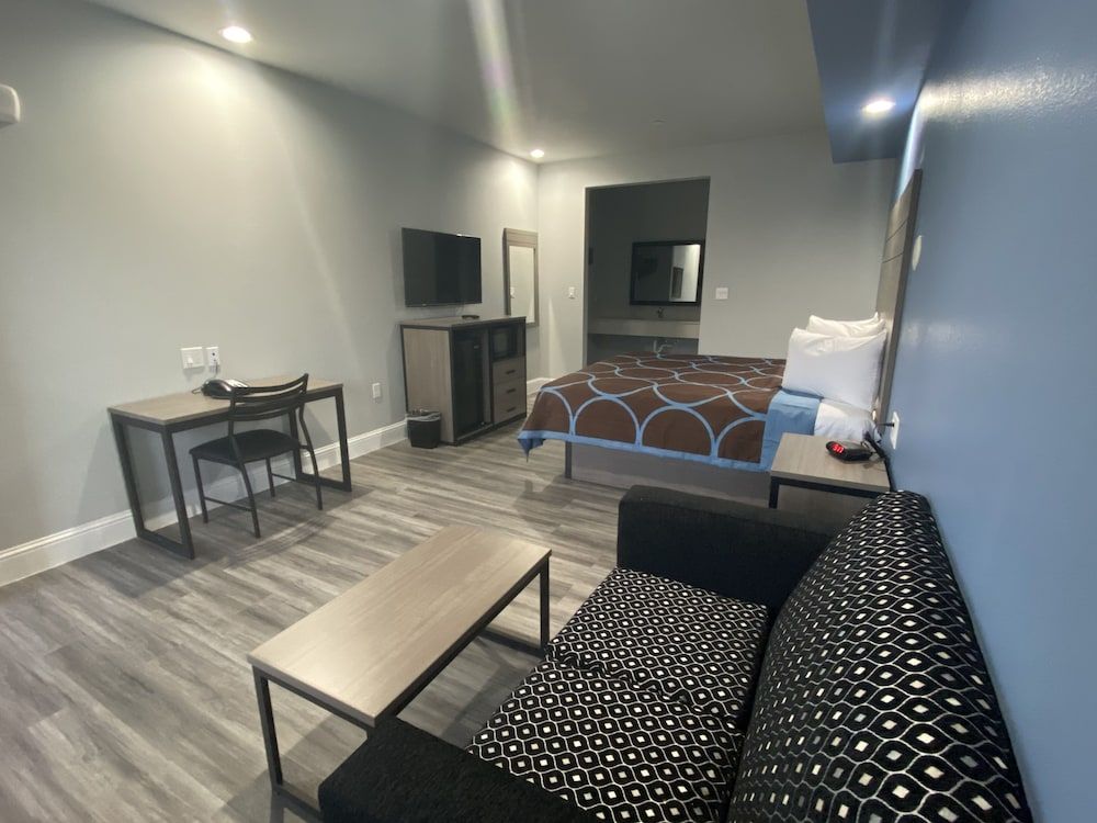 Lone Star Inn - Dickinson Standard Single Room, 1 King Bed 6