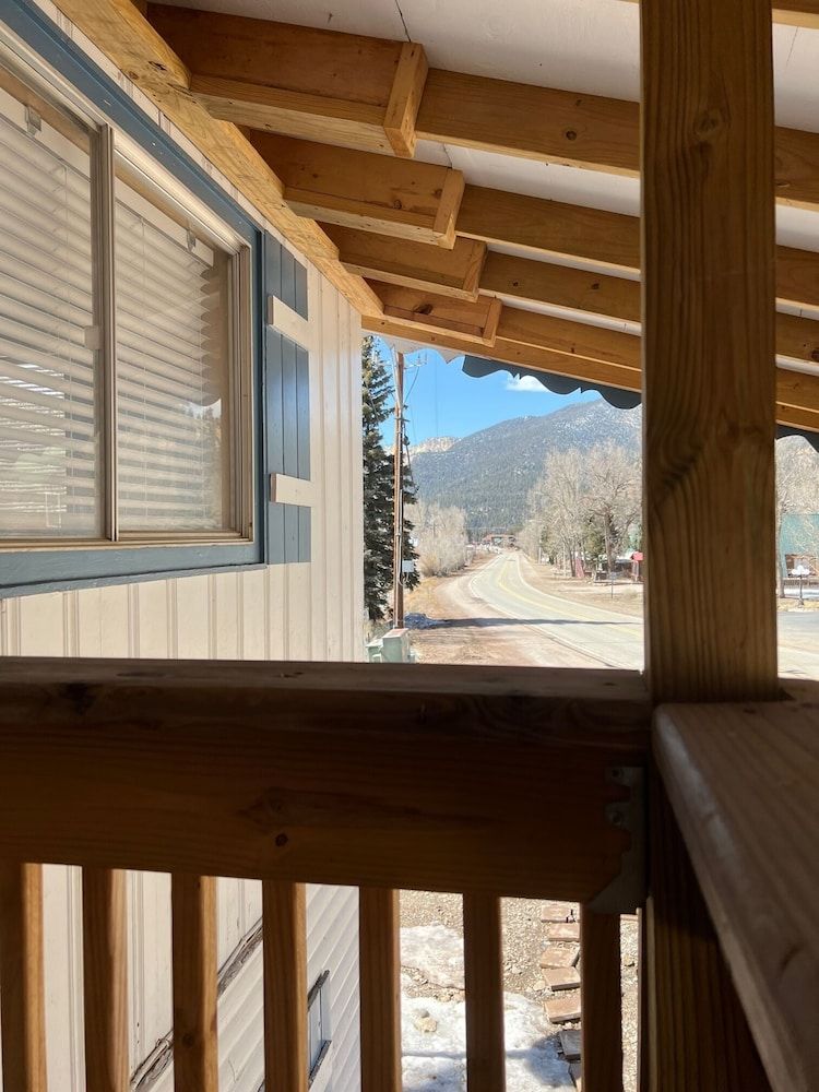 Mountain View Lodge Single Room, 1 Queen Bed, Non Smoking, Mountainside 7