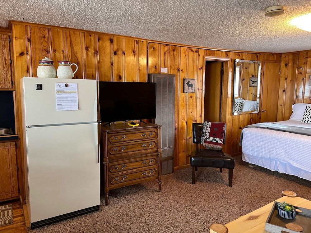 Mountain View Lodge Deluxe Double Room, Kitchenette, Mountain View 3