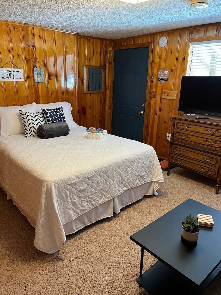 Mountain View Lodge Single Room, 1 Queen Bed, Non Smoking, Mountainside 3