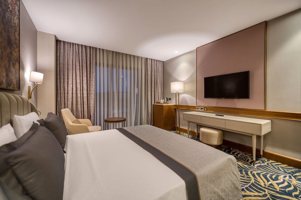 BN Hotel Thermal & Wellness Family Room, Pool View 2