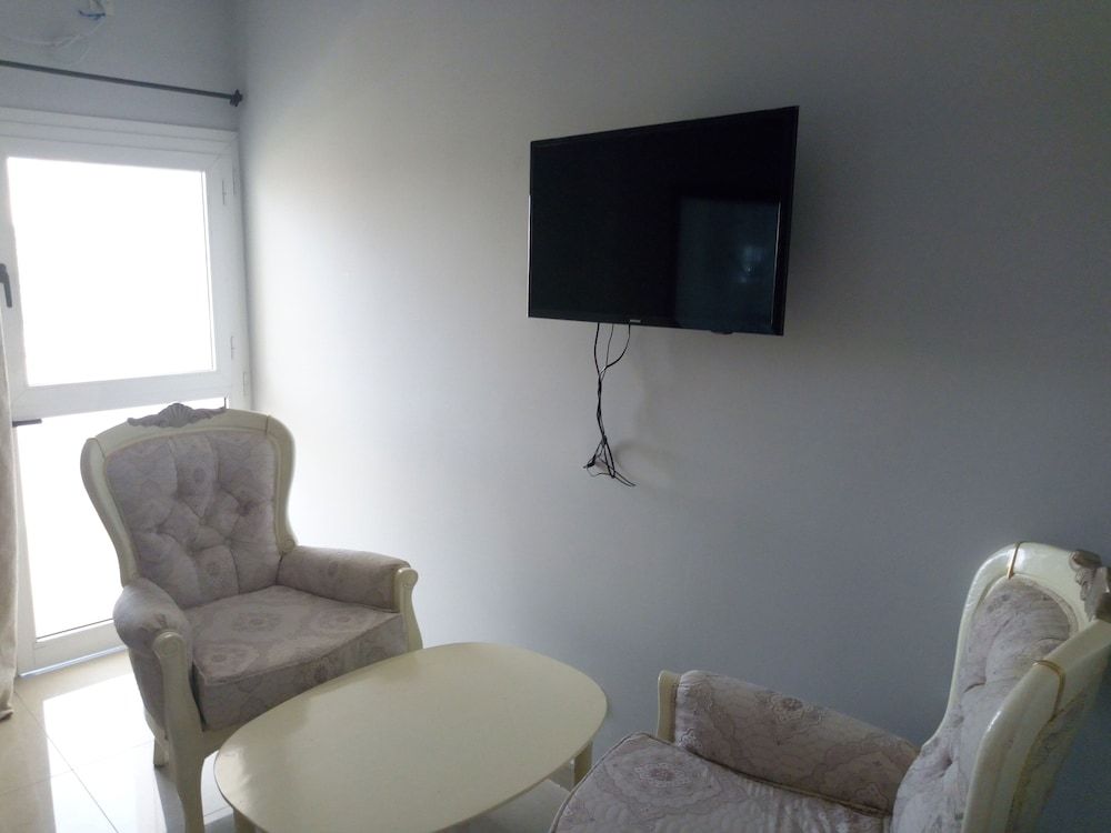 Hotel Edenia Comfort Suite, 1 Queen Bed, City View 4