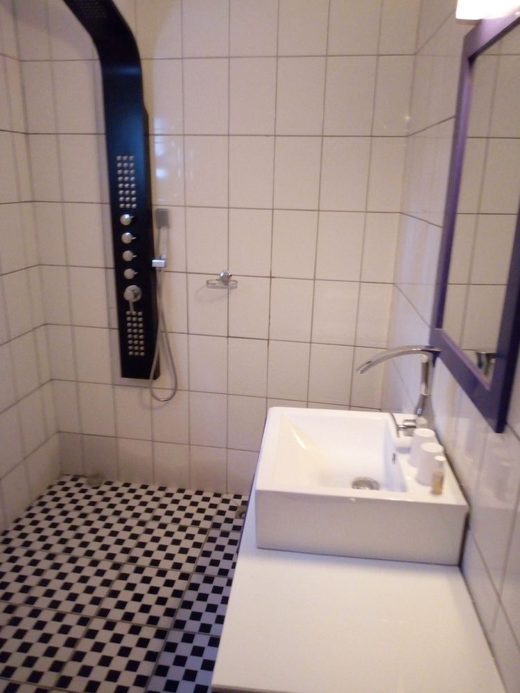 Hotel Edenia Comfort Suite, 1 Queen Bed, City View 8