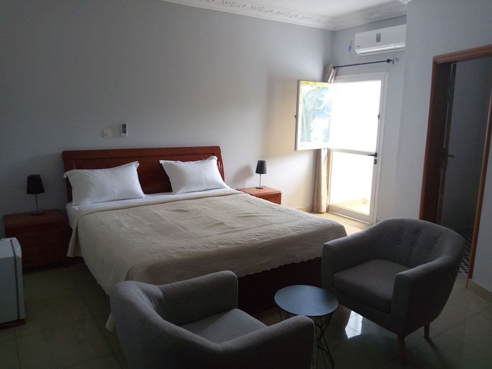 Hotel Edenia Comfort Suite, 1 Queen Bed, City View 3