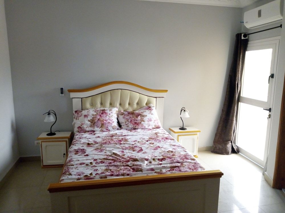 Hotel Edenia Classic Room, 1 Queen Bed, City View 2