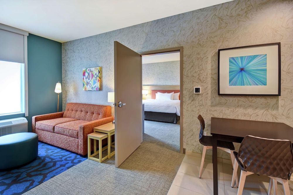 Suite, 1 King Bed, Accessible, Bathtub (Mobility & Hearing)